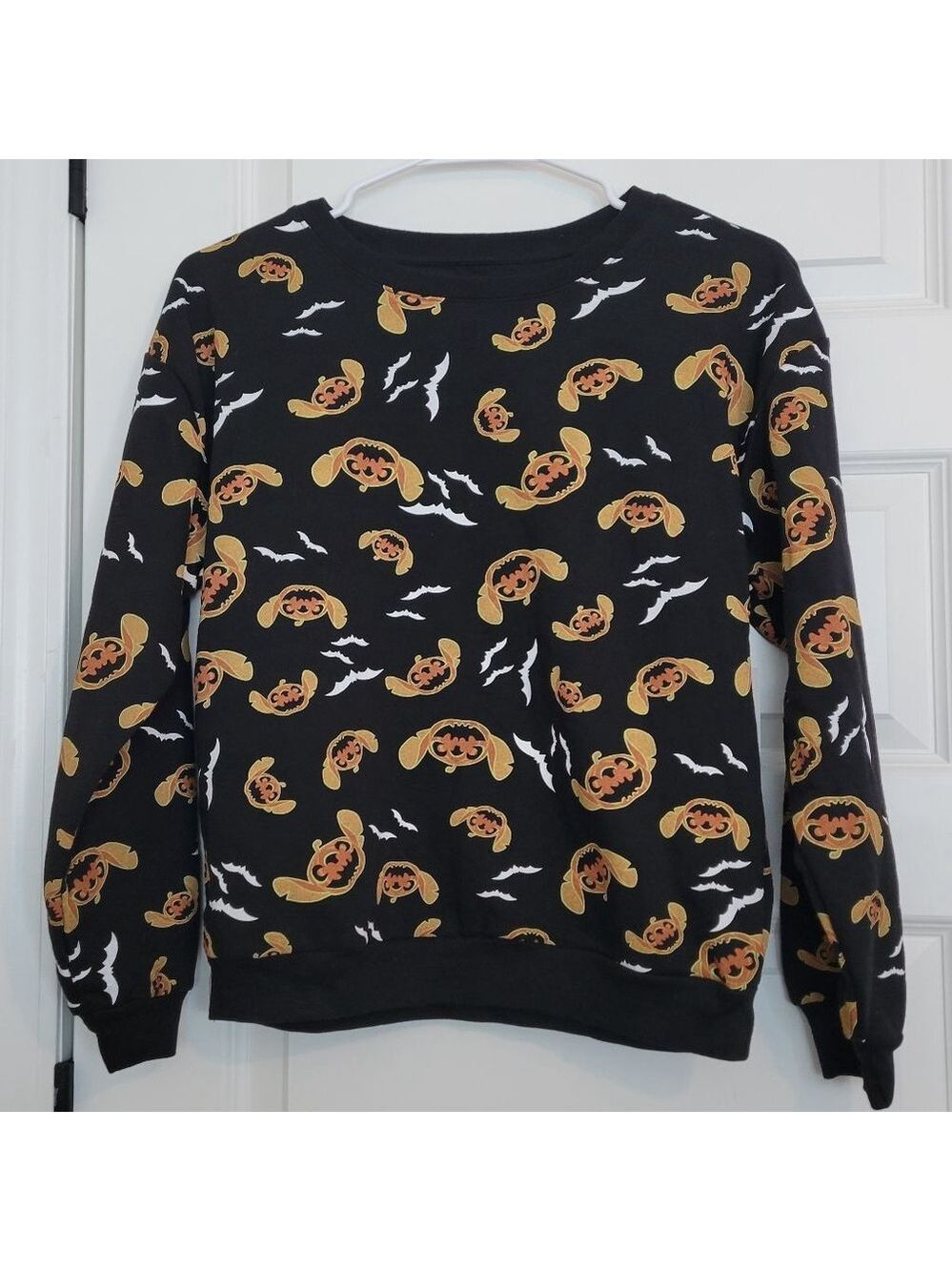 Juniors Disney Stitch Halloween Black Orange Pumpkin Bat Sweatshirt M (7-9) NWT